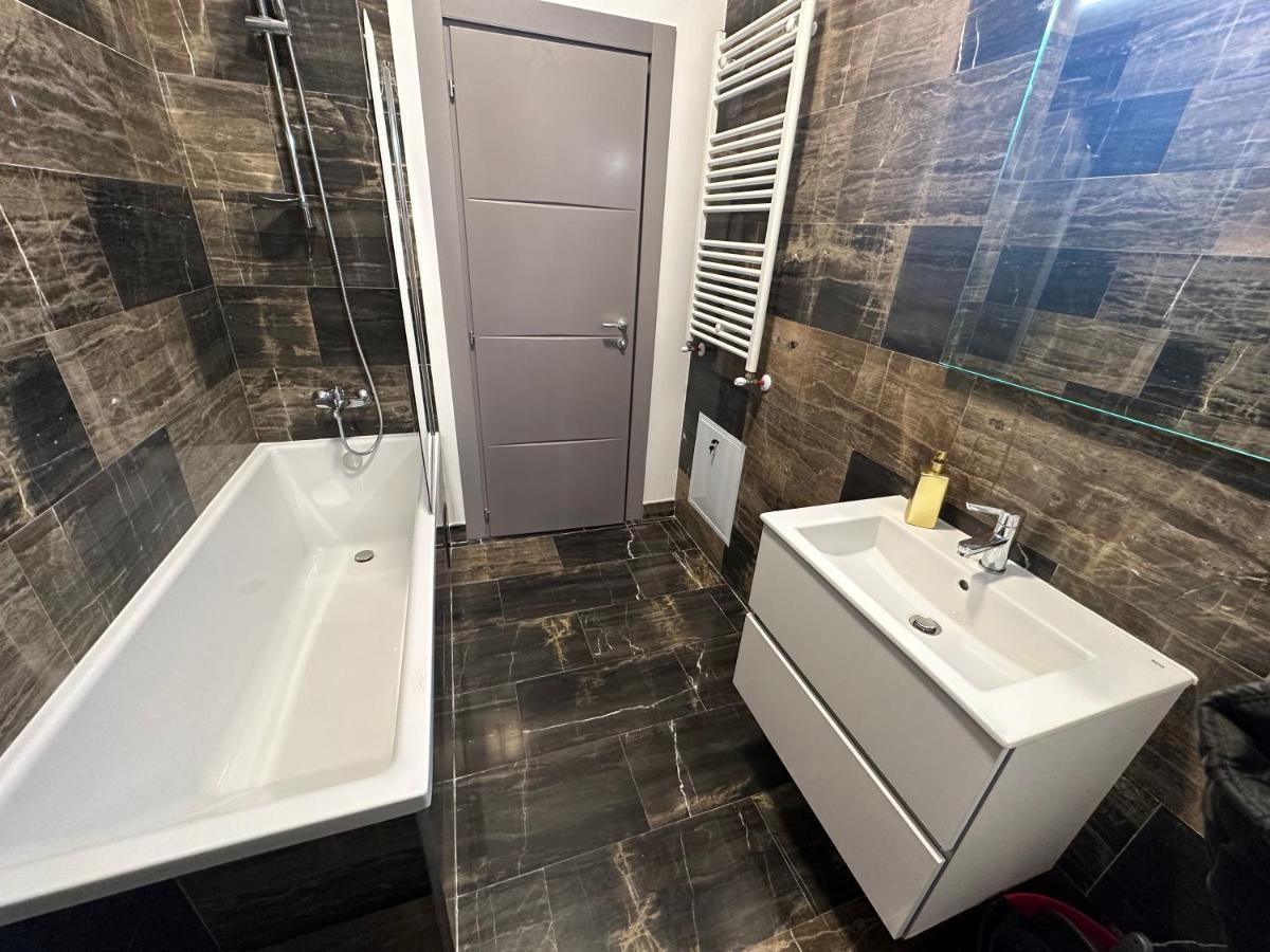 Industrial Touch - Designed Apartment Iasi Exterior foto